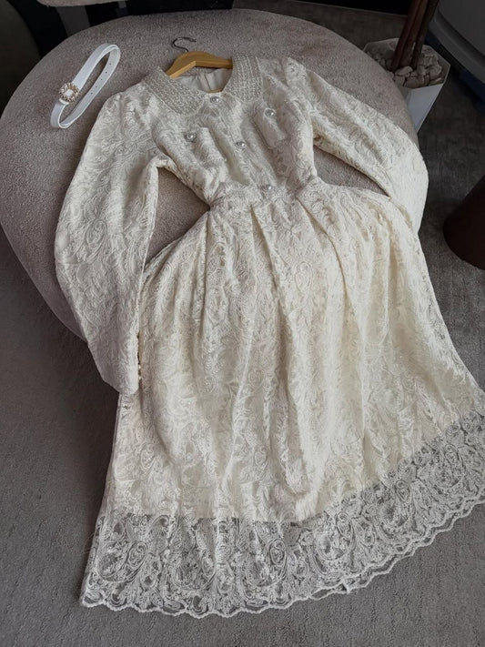 Robe élégante de style français avec borderie perlée