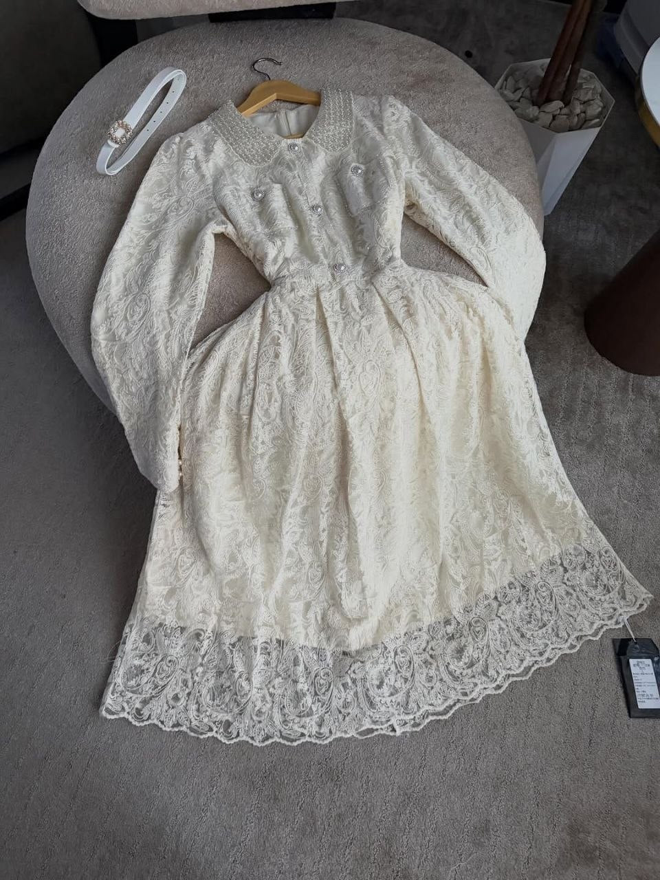 Robe élégante de style français avec borderie perlée
