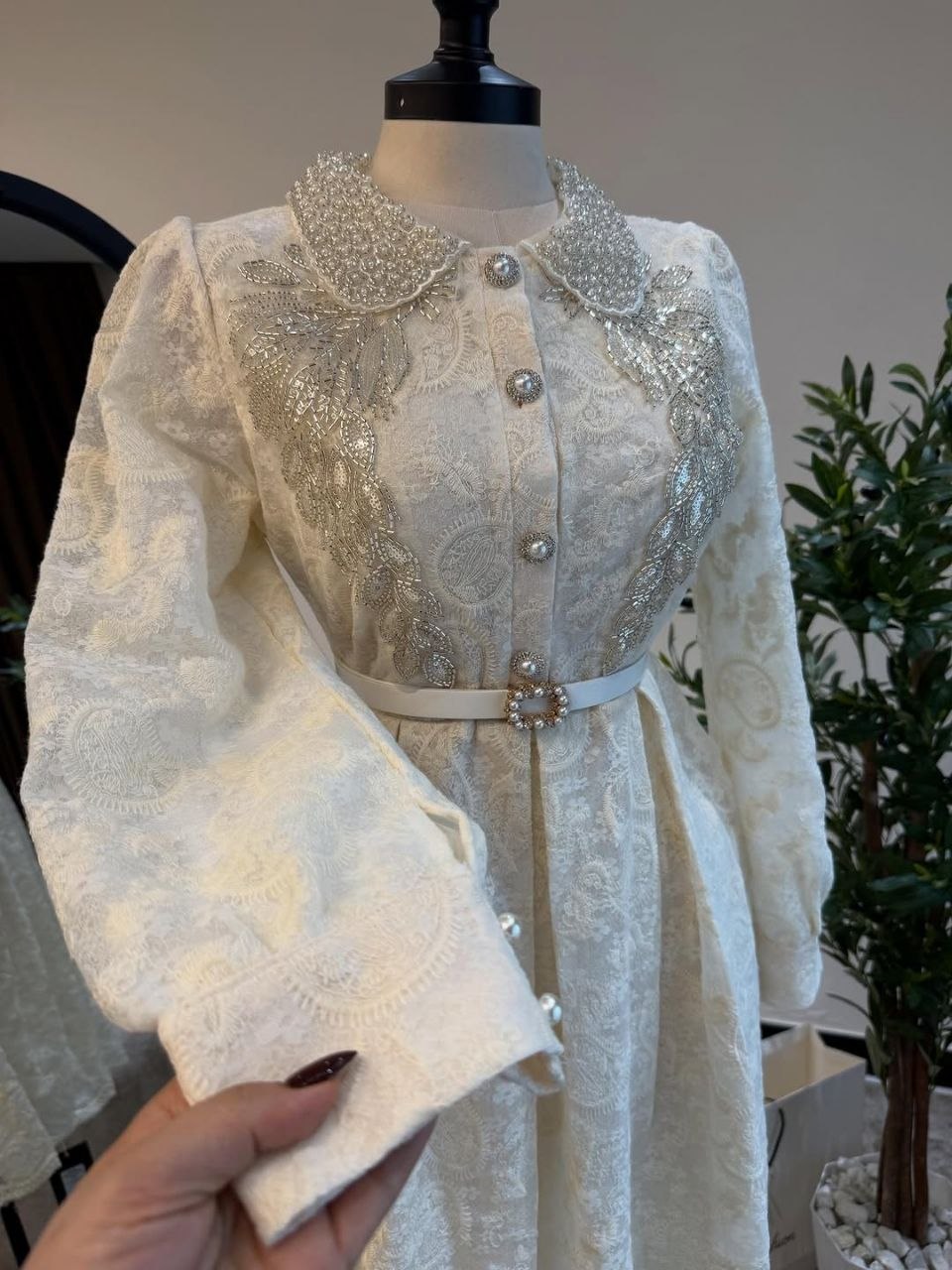 Robe élégante de style français avec borderie perlée