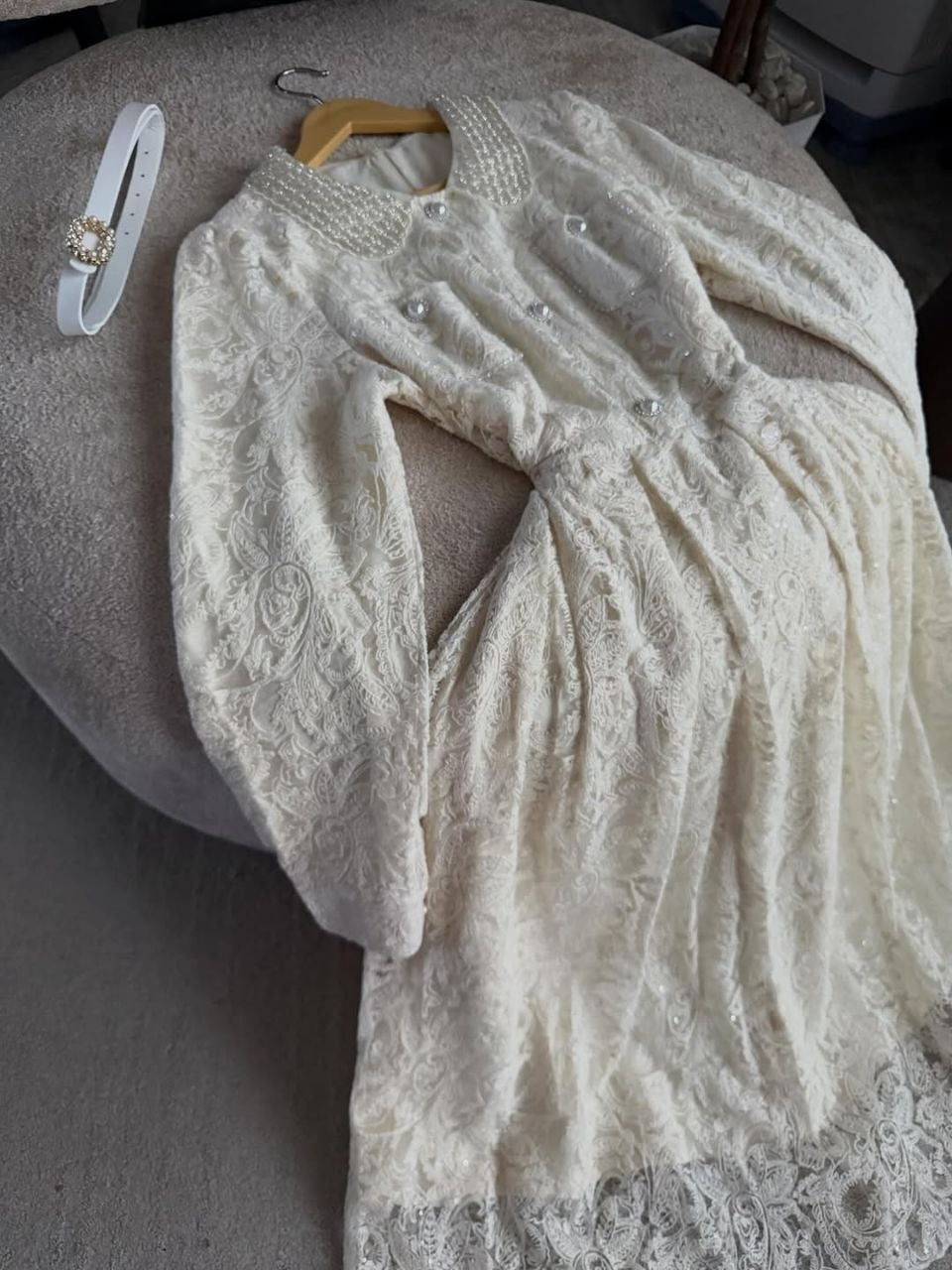 Robe élégante de style français avec borderie perlée