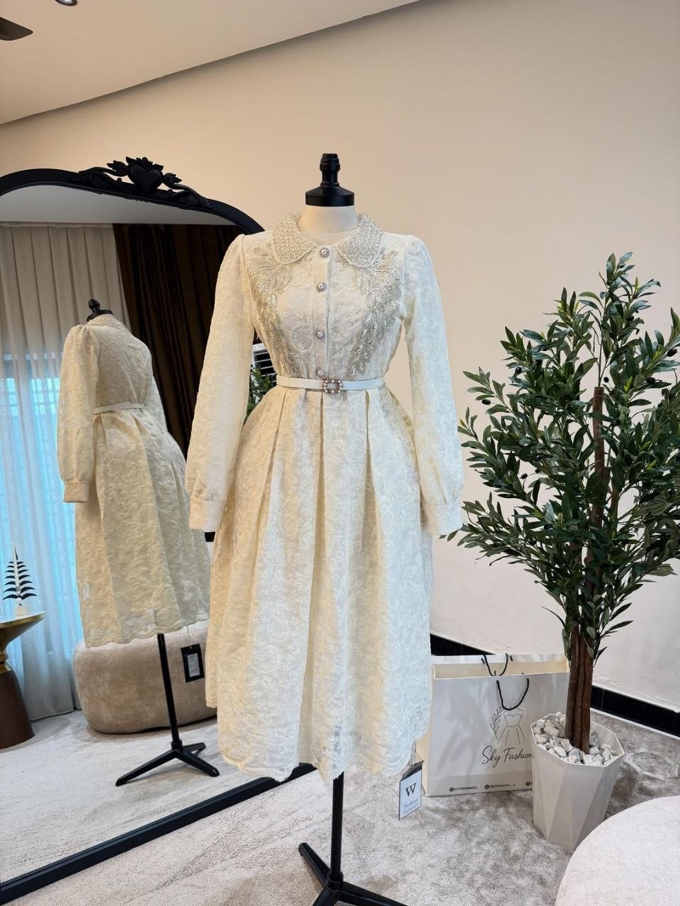 Robe élégante de style français avec borderie perlée